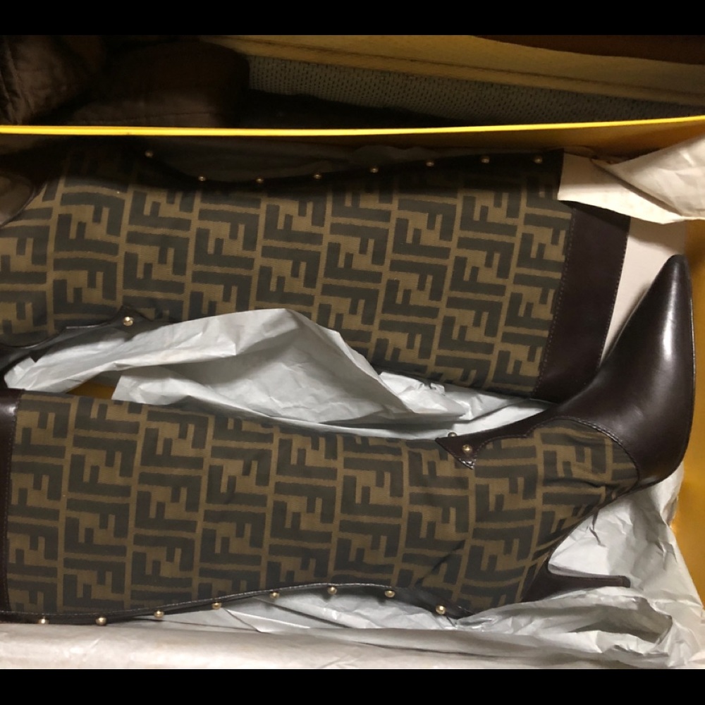 Brand New Never Worn Women’s FENDI Boots Size 8-9